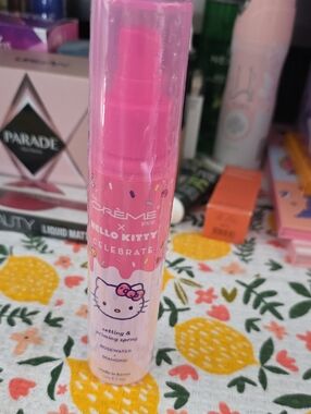 Hello Kitty setting and priming spray